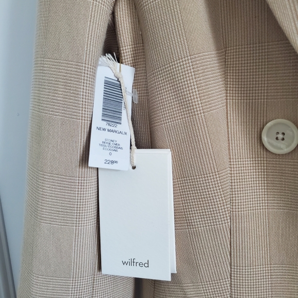 **SOLD**BNWT Aritzia New Margaux Blazer. - Picture 2 of 6